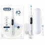 Oral-B iO 6 iO6 Elektrische Zahnbürste/Electric Toothbrush, Magnet-Technologie, 2 Aufsteckbürsten, 5 Putzmodi für Zahnpflege, Display & Reiseetui, Designed by Braun, white